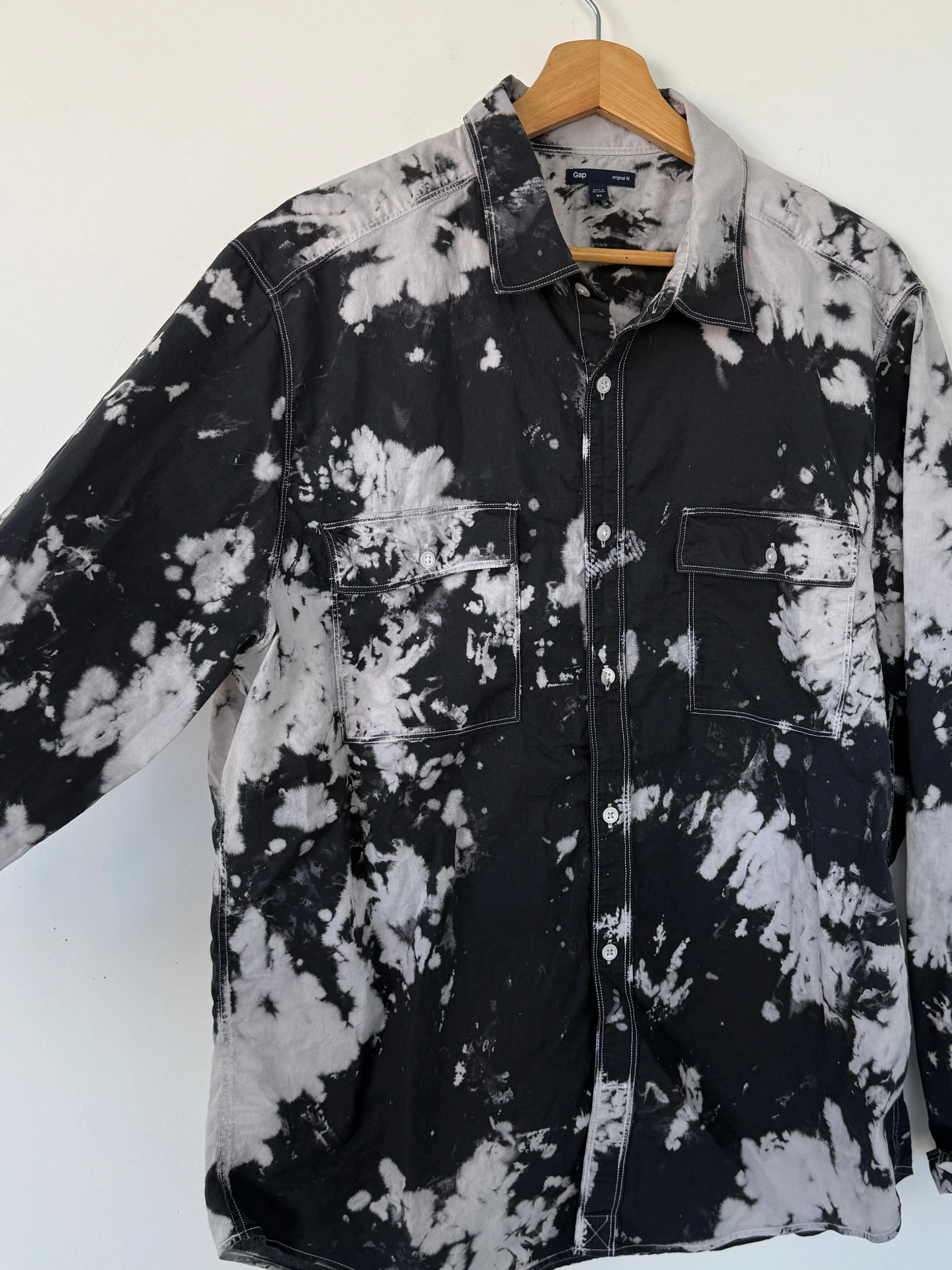 GAP LONG SLEEVE BUTTON UP - Image 2