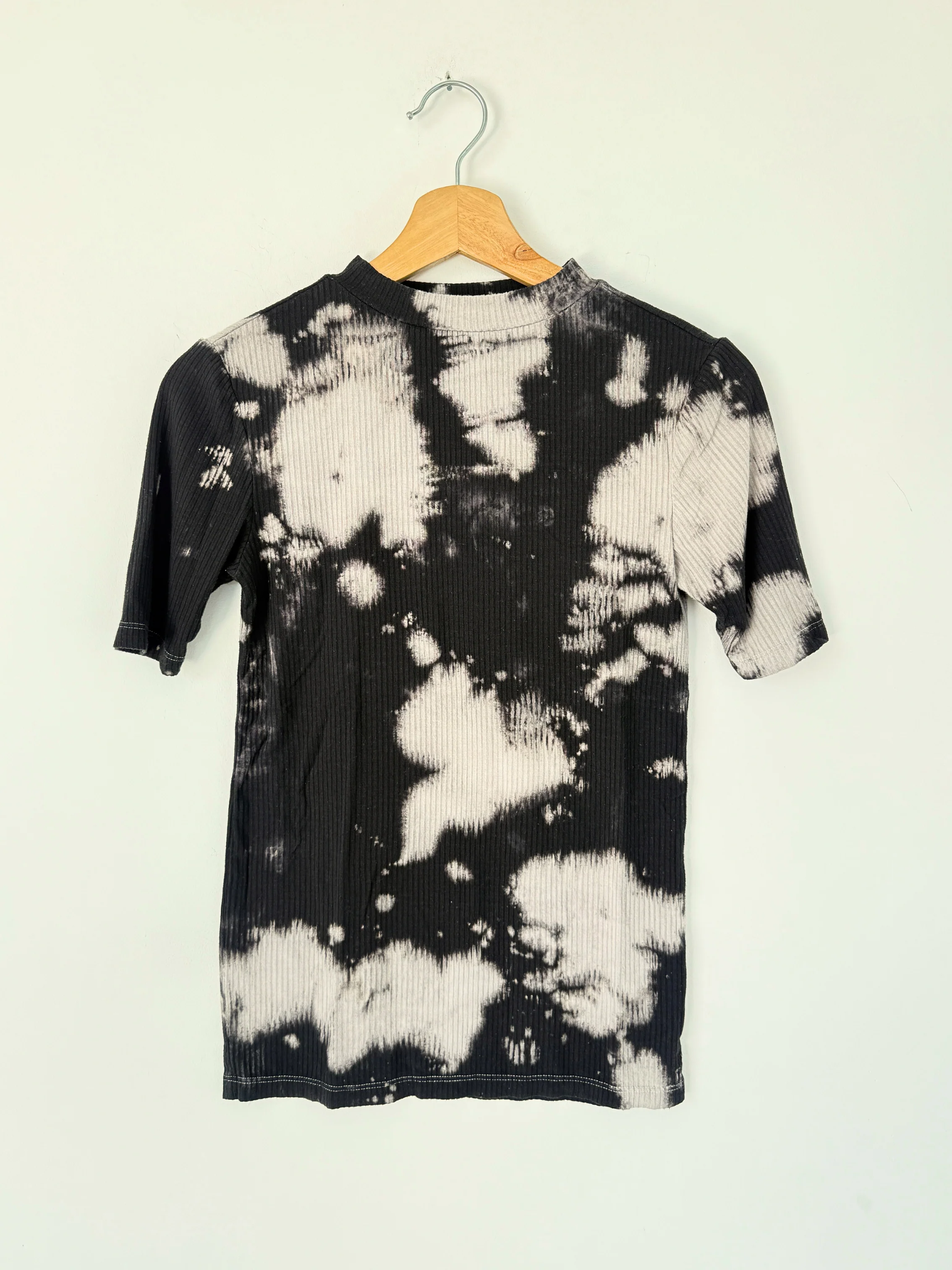 HIGHNECK RIBBED TEE