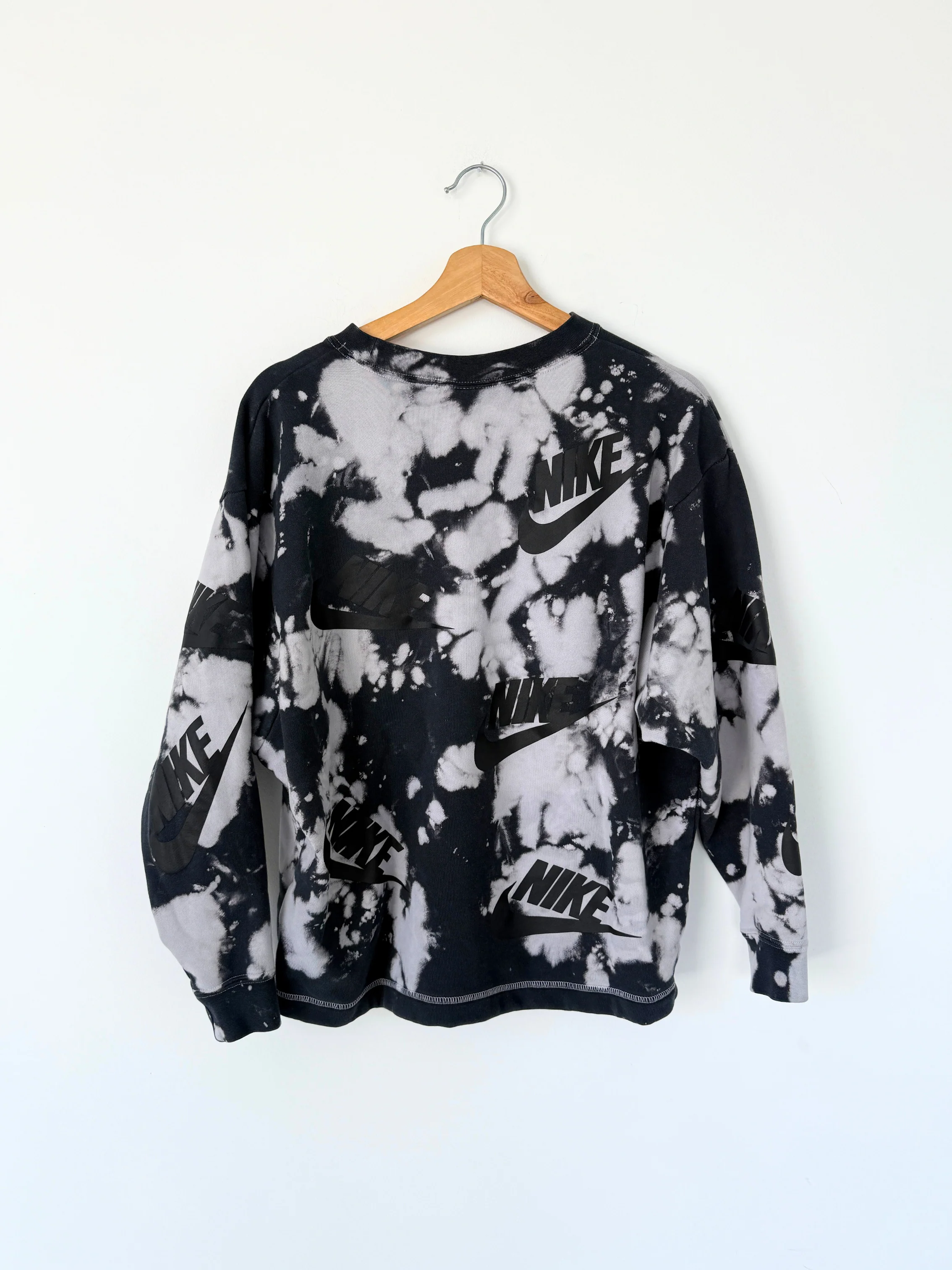 NIKE CREWNECK WITH SUAY SCREENPRINT - Image 4